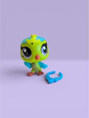 Hasbro Littlest Pet Shop Bird Hugsy Lovejoy #4014 LPS with Necklace Accessory